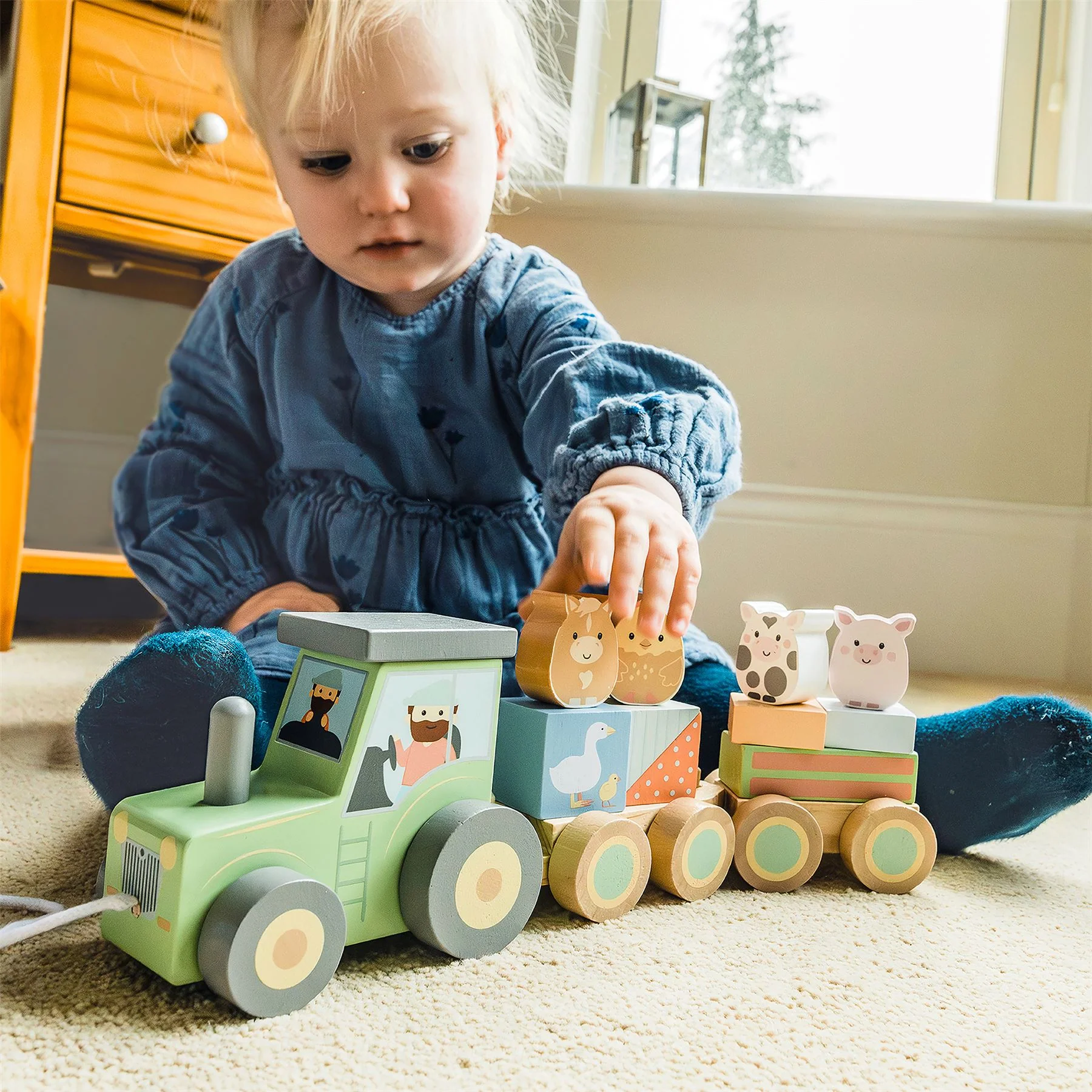 Orange Tree Toys Farmyard Puzzle Pull Along Tractor - Image 3