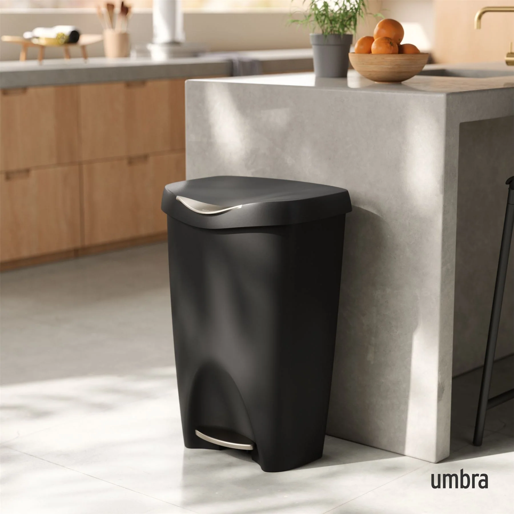 Umbra Brim Step On Soft-Close 50L Trash Can - Image 10