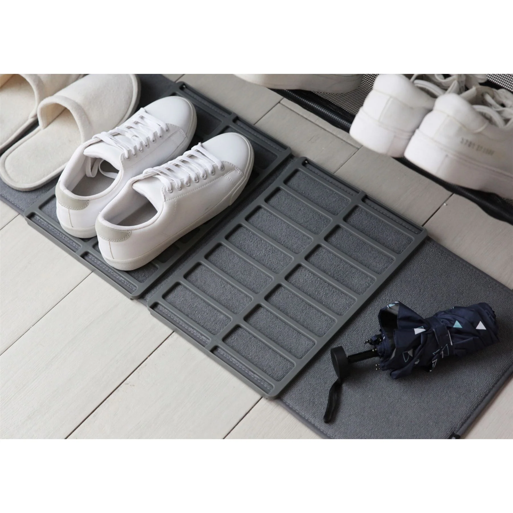 Umbra Shoe Dry Shoe Rack in Charcoal - Image 3