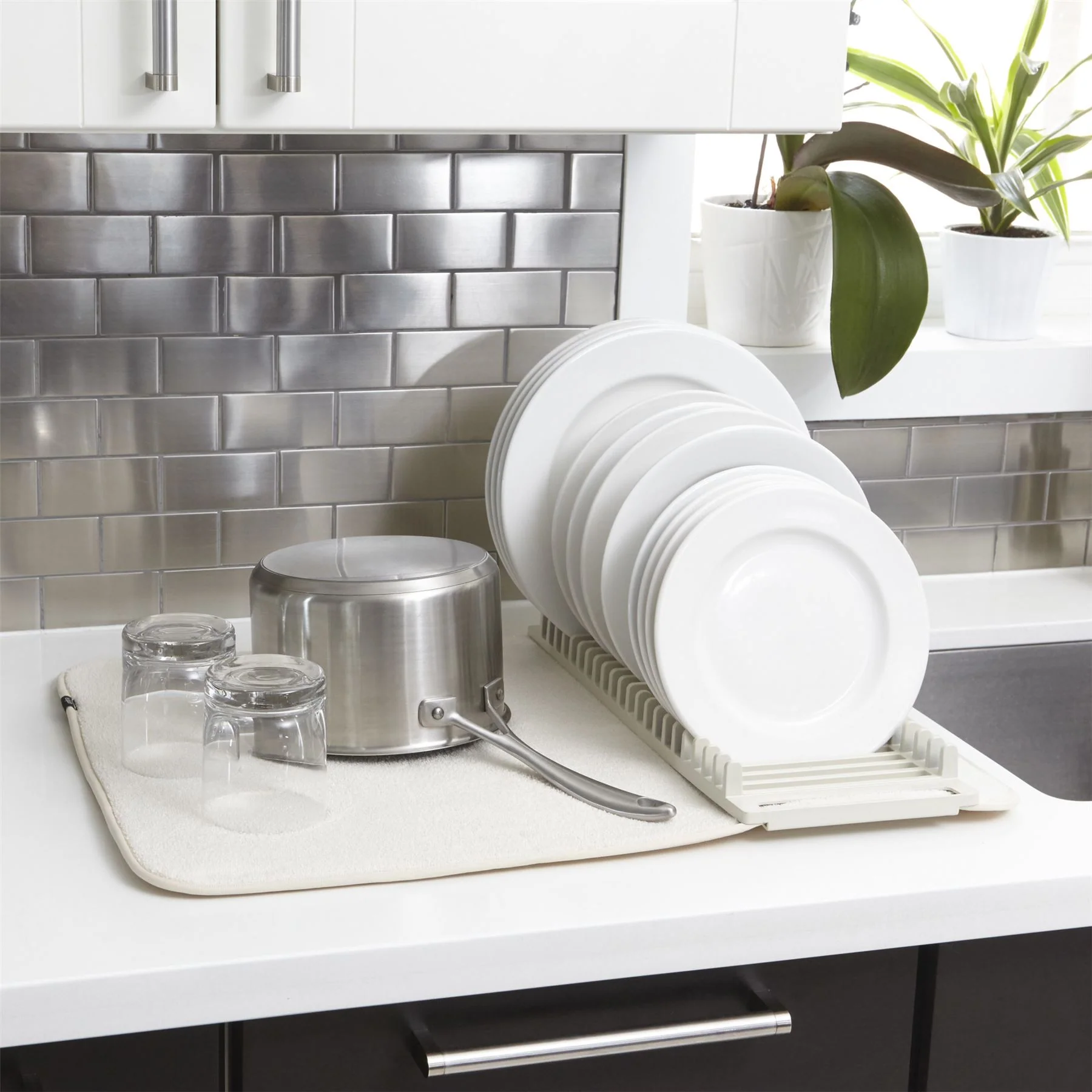 Umbra Udry Pack Away Dishrack with Drying Mat - Image 10