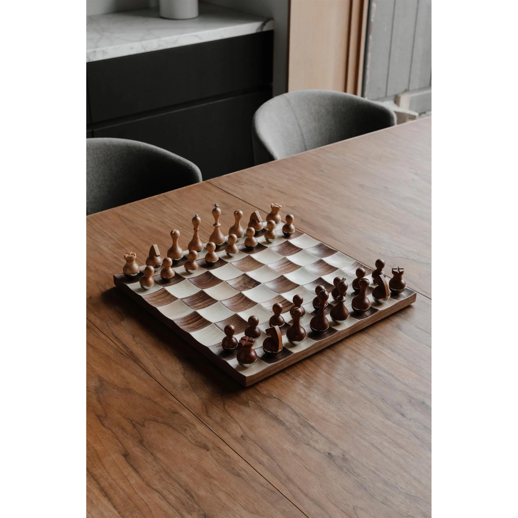 Umbra Wobble Chess Set - Image 6